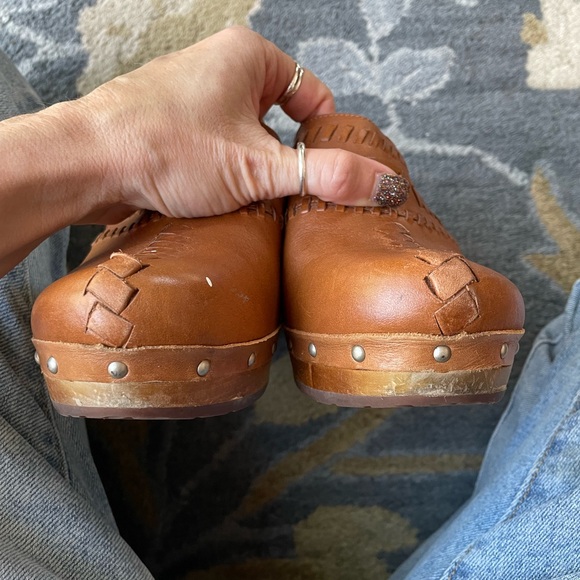 UGG Leather Clogs Size 7 - Picture 2 of 9